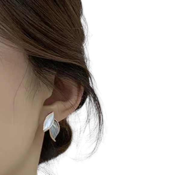 Blue and White with Gold Vintage Leaf Stud Earrings - Picture 4 of 7